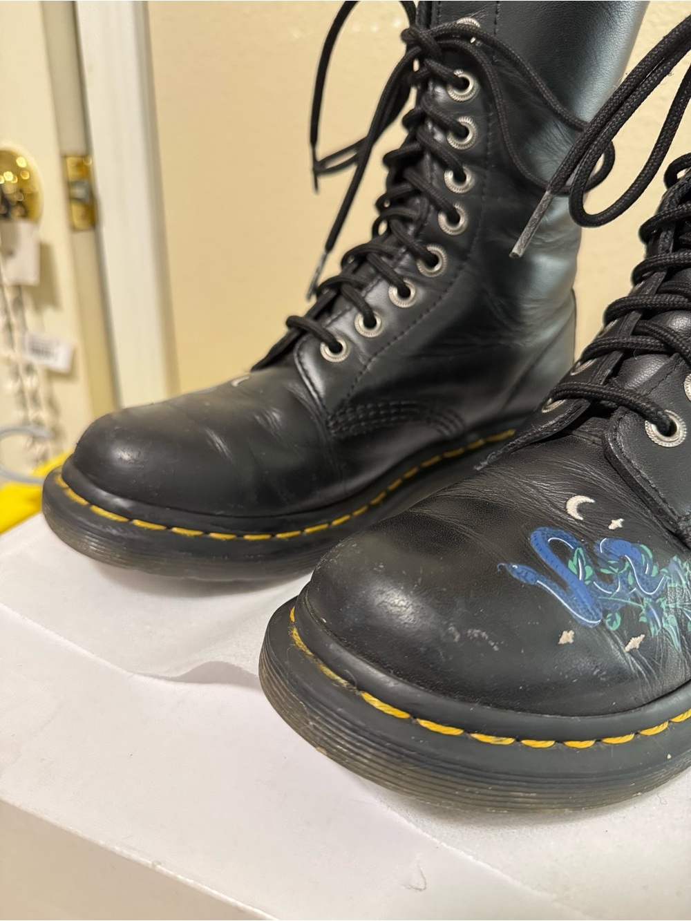 Dr. Martens 1490 mystic garden floral leather combat with blue floral design - Picture 4 of 9